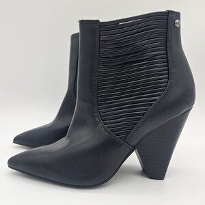 Vera Wang - Size: 7M - Chic Black Ankle Boots